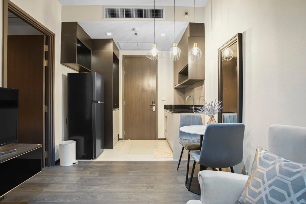 For rent: Edge By Sansiri (Sukhumvit 23), 1 bedroom, 1 bathroom, luxuriously decorated, beautiful city view from high floor, book now.