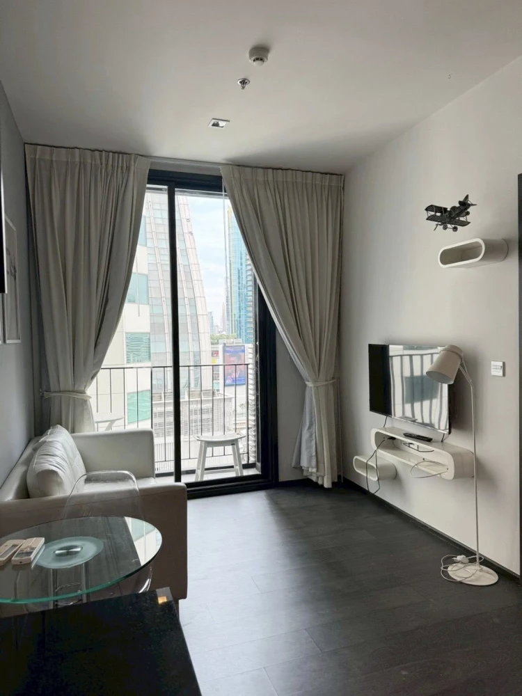 For rent: Edge By Sansiri (Sukhumvit 23), 14th floor, fully furnished, nice to live in, interested, reserve now.