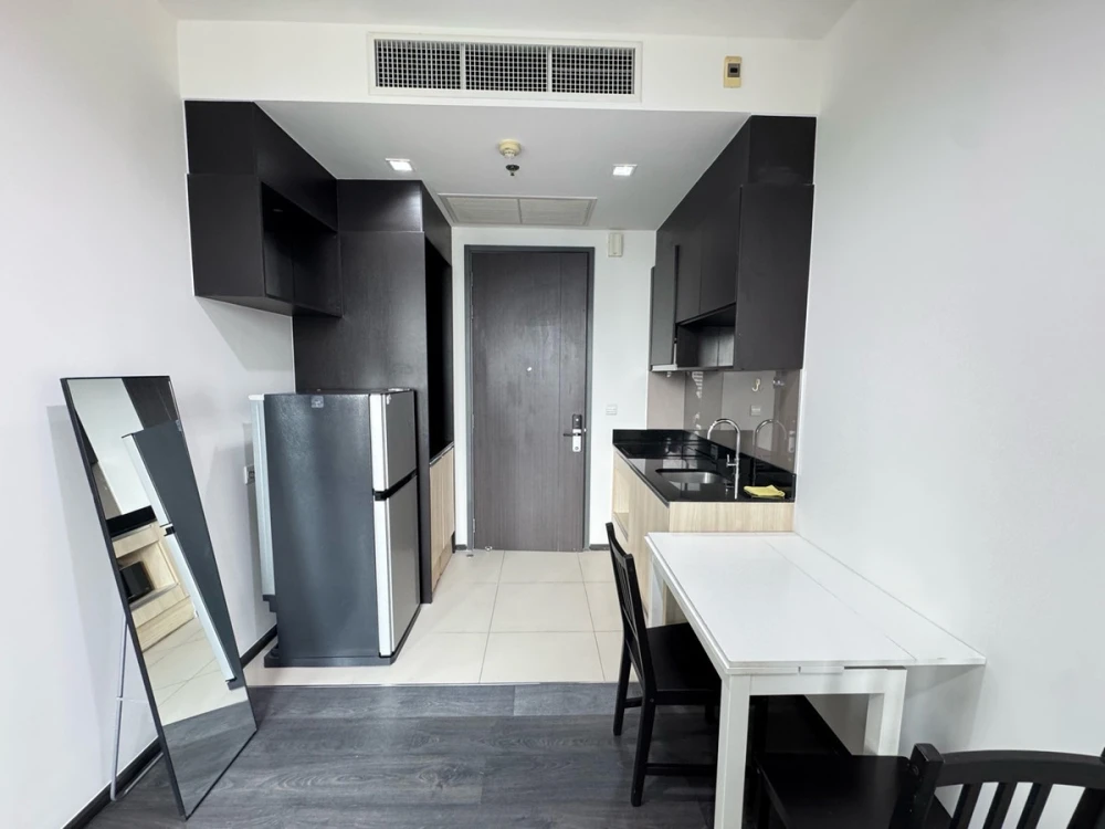 For rent: Edge By Sansiri (Sukhumvit 23), 14th floor, fully furnished, very livable. Don't miss out!