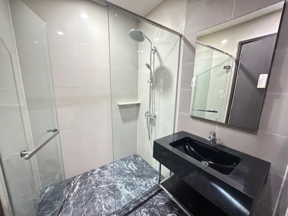 For rent: Edge By Sansiri (Sukhumvit 23), 14th floor, fully furnished, very livable. Don't miss out!