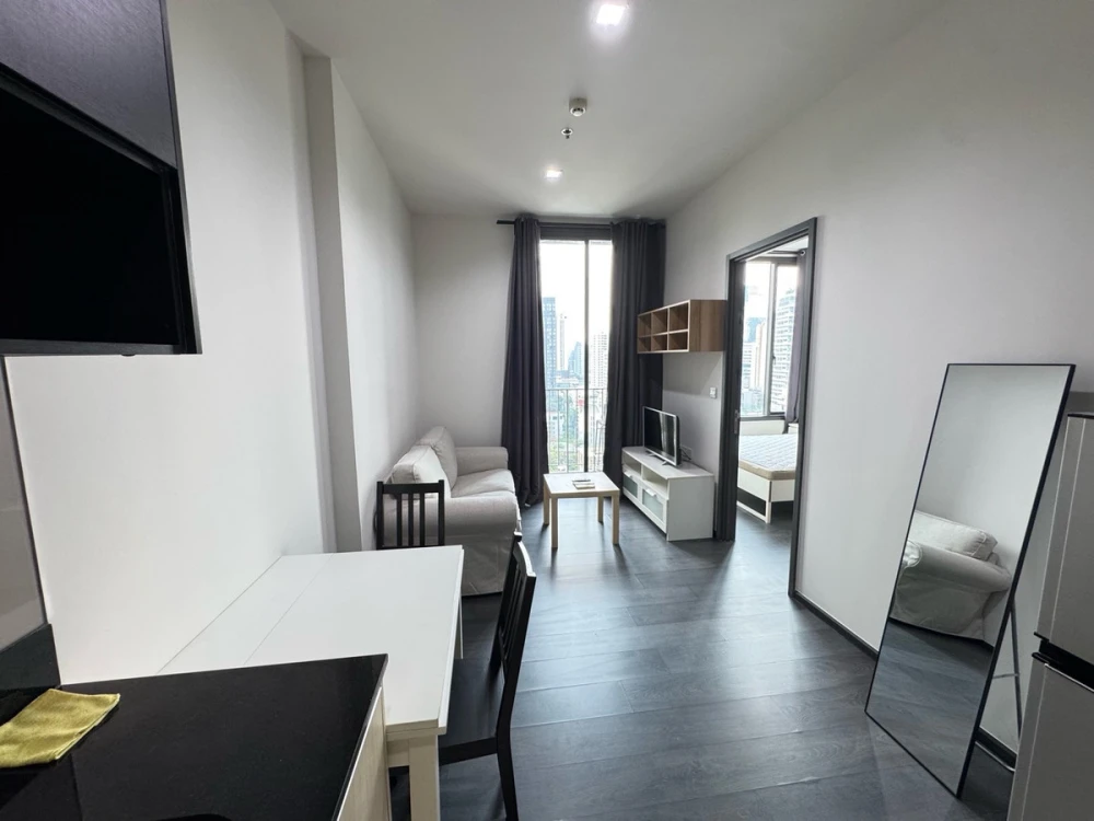 For rent: Edge By Sansiri (Sukhumvit 23), 14th floor, fully furnished, very livable. Don't miss out!