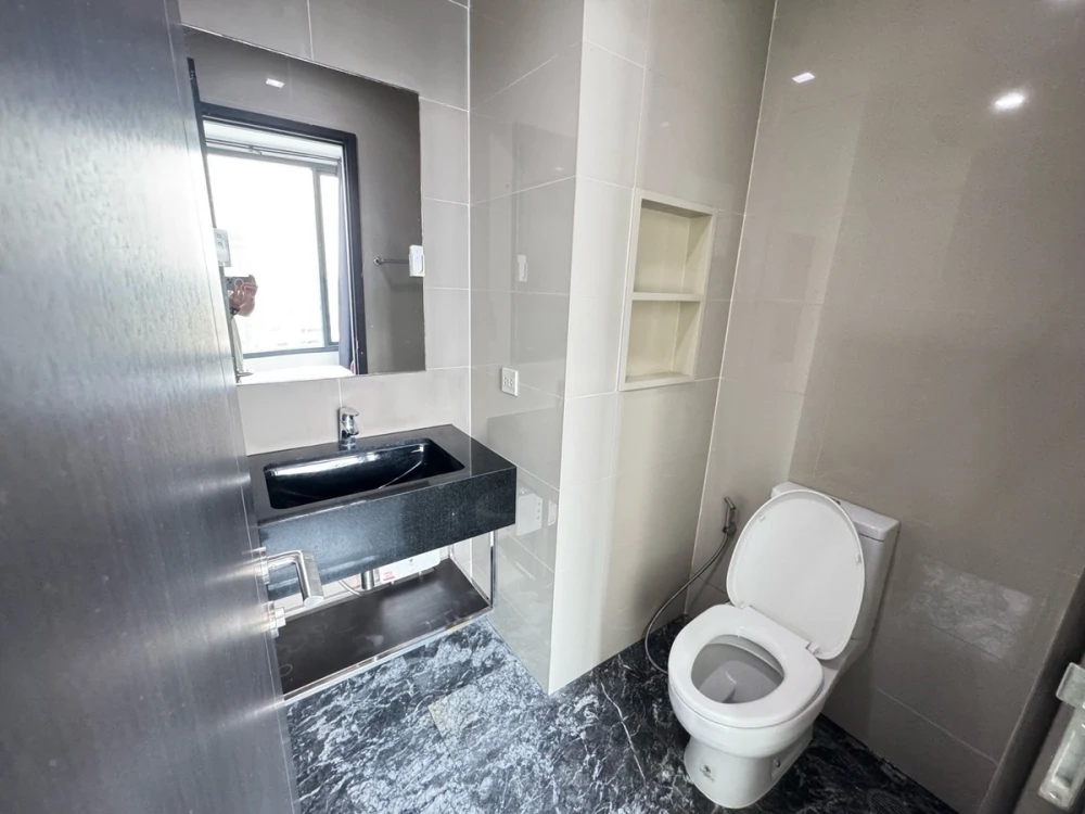 For rent: Edge By Sansiri (Sukhumvit 23), 14th floor, fully furnished, very livable. Don't miss out!