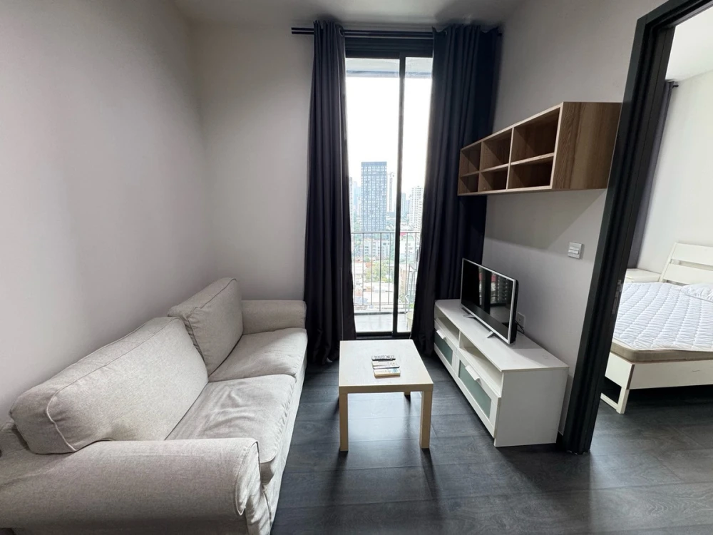For rent: Edge By Sansiri (Sukhumvit 23), 14th floor, fully furnished, very livable. Don't miss out!