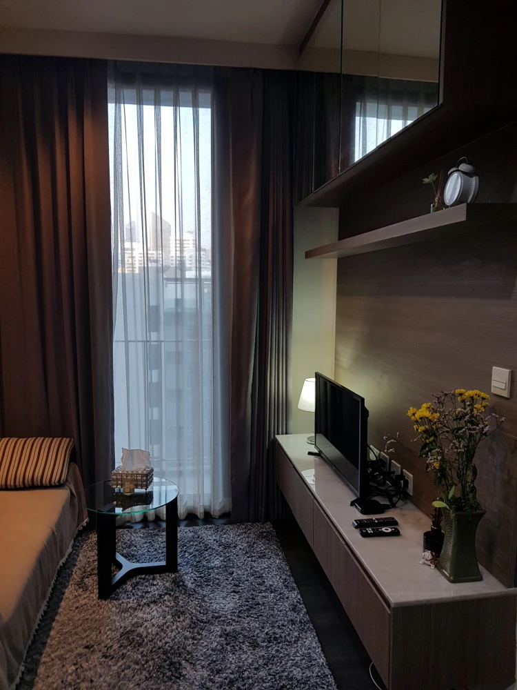 For rent: Edge By Sansiri (Sukhumvit 23), 4th floor, nice room, fully furnished, reserve now!