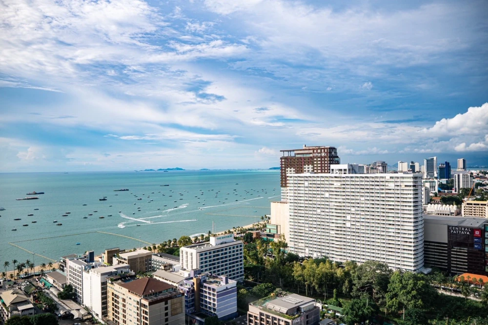 For rent: EDGE Central - Pattaya. Nice room, good location, convenient transportation, beautiful sea view. Hurry and reserve now!