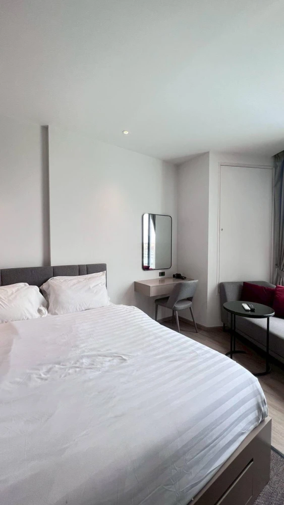 Edge Central Pattaya (Pattaya Central) condo for rent. Panoramic city view. Fully furnished with all appliances. Don't miss out!