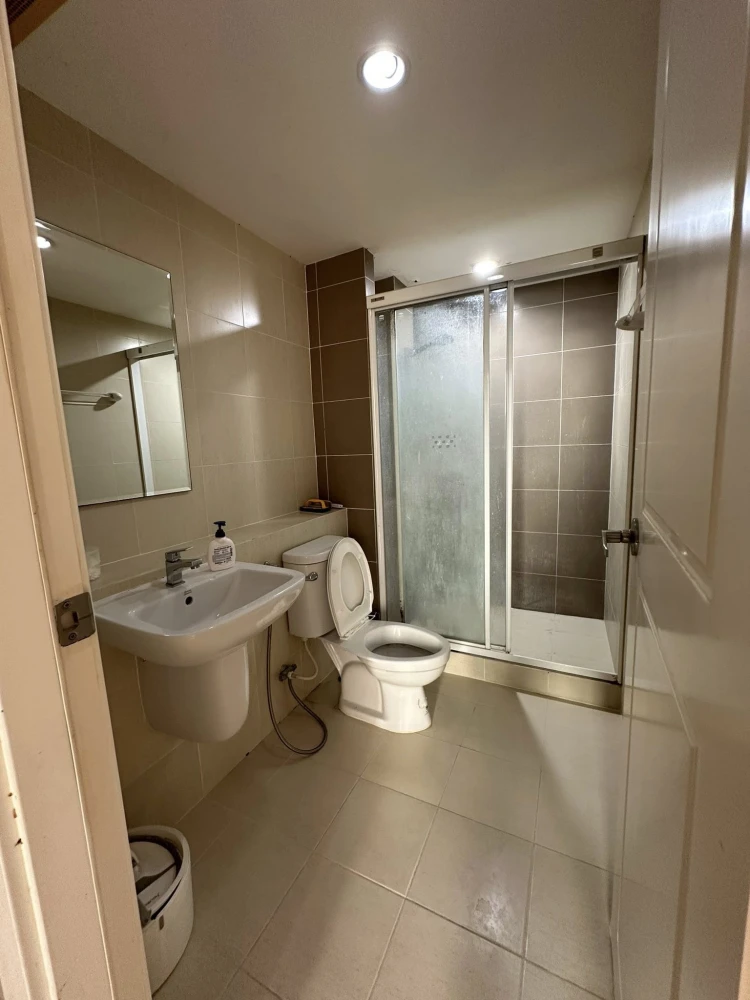 For rent: Elements Srinakarin, 1 bedroom, 1 bathroom. Great location. Fully furnished with complete amenities. Don't miss out!