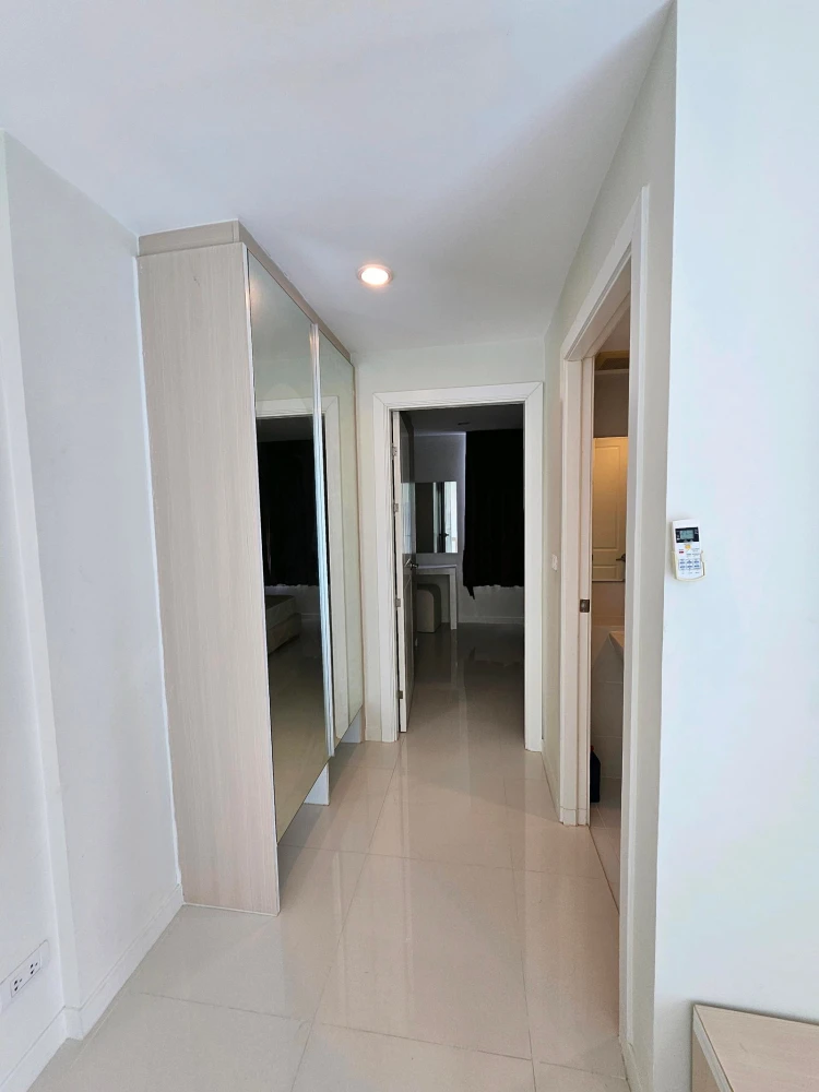 For rent: Elements Srinakarin, 4th floor, corner unit, fully furnished. Book now, don't wait!