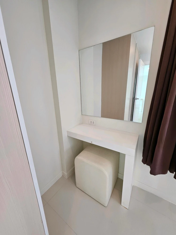 For rent: Elements Srinakarin, 4th floor, corner unit, fully furnished. Book now, don't wait!