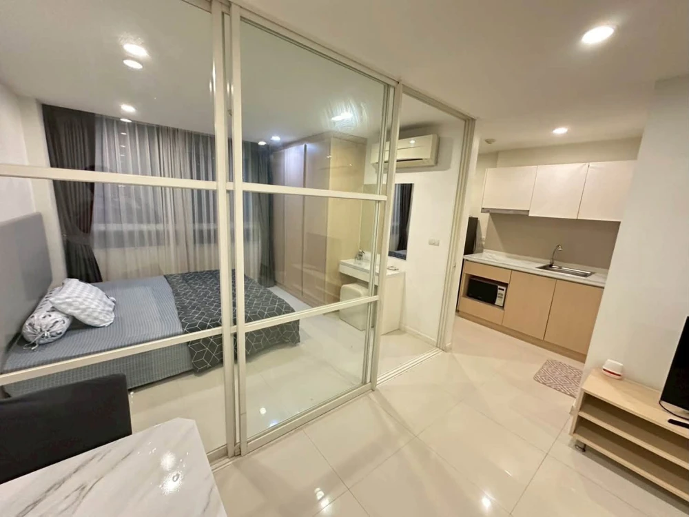 For rent: Elements Srinakarin, a lovely room with complete furniture and appliances. What are you waiting for?