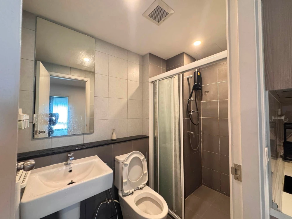 For rent: Elio Del Moss Phaholyothin 34, 1 bedroom, 1 bathroom, fully furnished, pool view. Don't miss out!