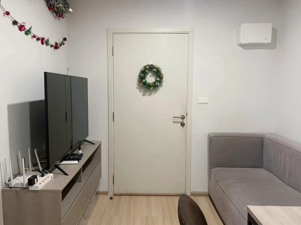 For rent: Elio Del Moss Phaholyothin 34, 7th floor room, lots of usable space. Fully decorated Just carry your bag and move in.