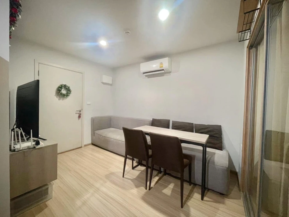 For rent: Elio Del Moss Phaholyothin 34, 7th floor room, lots of usable space. Fully decorated Just carry your bag and move in.