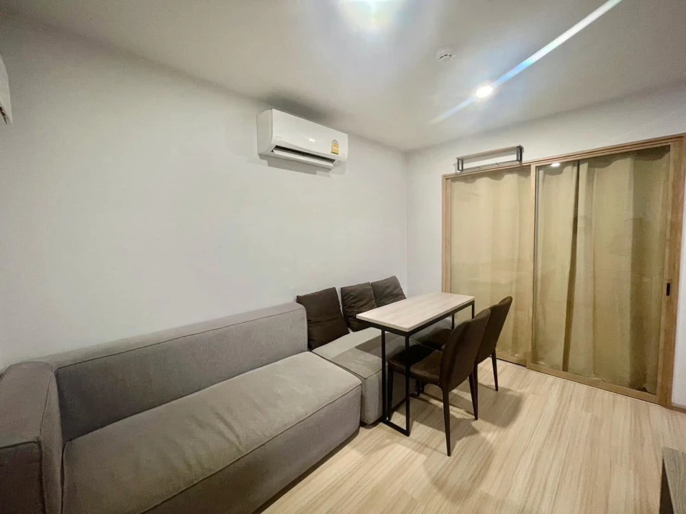 For rent: Elio Del Moss Phaholyothin 34, 7th floor room, lots of usable space. Fully decorated Just carry your bag and move in.