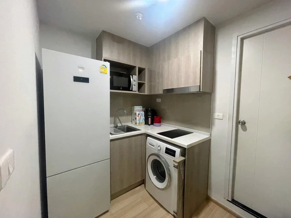 For rent: Elio Del Moss Phaholyothin 34, 7th floor room, lots of usable space. Fully decorated Just carry your bag and move in.