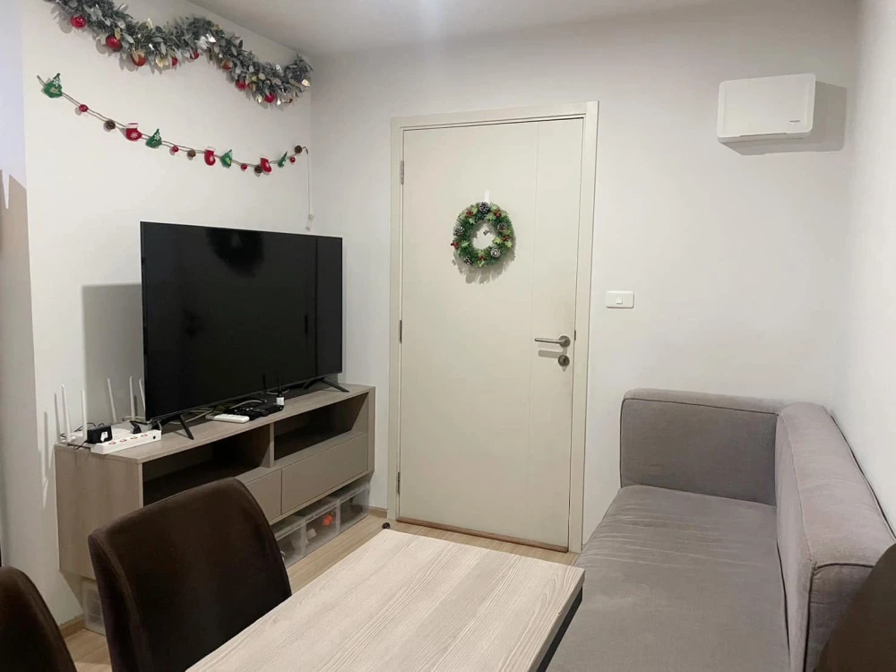 For rent: Elio Del Moss Phaholyothin 34, 7th floor room, lots of usable space. Fully decorated Just carry your bag and move in.