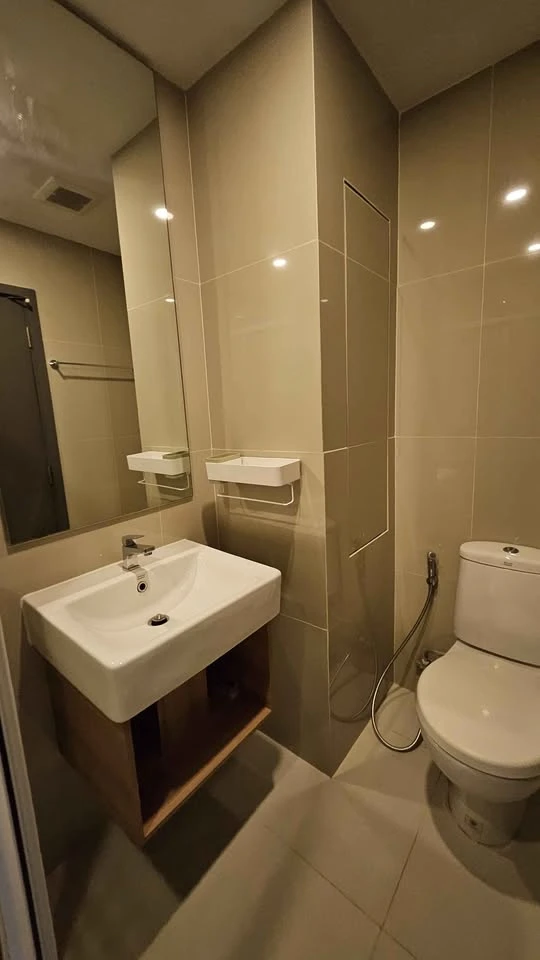 For rent Elio Del Nest, Building G, 23rd floor, beautiful city view from high angle, with minimalist style furniture. You must book this.