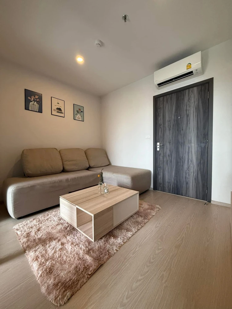 For rent: Elio Del Nest condo, very high floor, view of two pools, en-suite bathroom (corner unit), and a separate kitchen. Don't miss out!