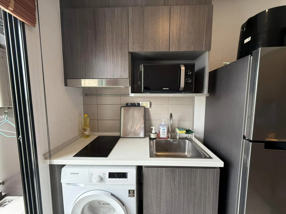 For rent: Elio Del Nest condo, very high floor, view of two pools, en-suite bathroom (corner unit), and a separate kitchen. Don't miss out!