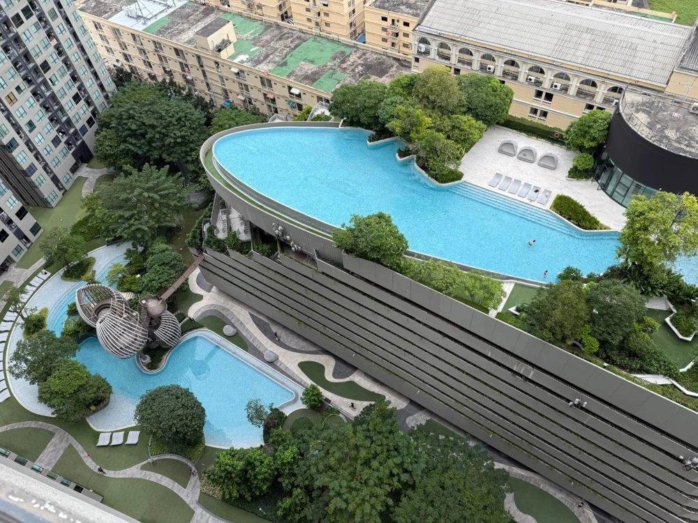 For rent: Elio Del Nest condo, very high floor, view of two pools, en-suite bathroom (corner unit), and a separate kitchen. Don't miss out!