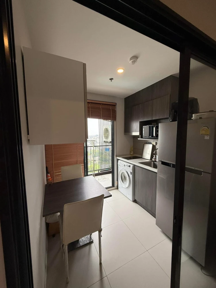 For rent: Elio Del Nest condo, very high floor, view of two pools, en-suite bathroom (corner unit), and a separate kitchen. Don't miss out!