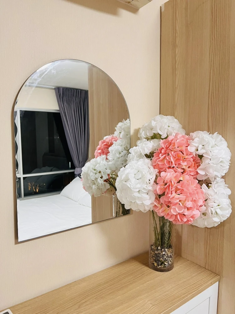 For rent: Elio DelRay, 5th floor, pool view, corner unit. Quiet and relaxing atmosphere. Book now!