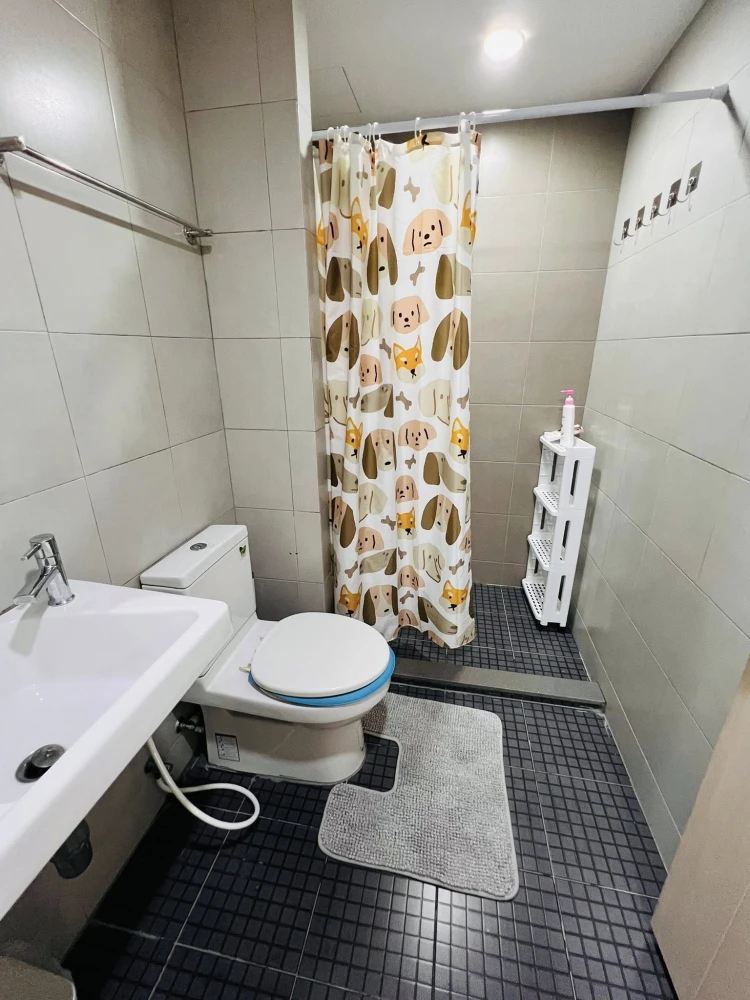 For rent: Elio DelRay, 5th floor, pool view, corner unit. Quiet and relaxing atmosphere. Book now!