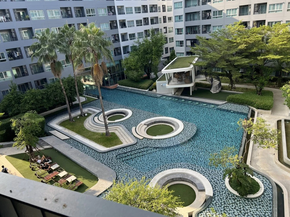 For rent: Elio DelRay, 5th floor, pool view, corner unit. Quiet and relaxing atmosphere. Book now!