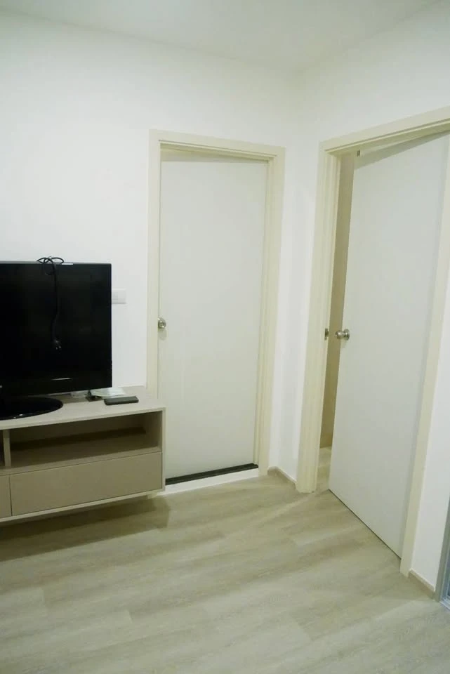For rent, Elio Sathorn-Wutthakat 1 bedroom, 9th floor, high, black, price is being hit. If interested, hurry up and move to reserve it.