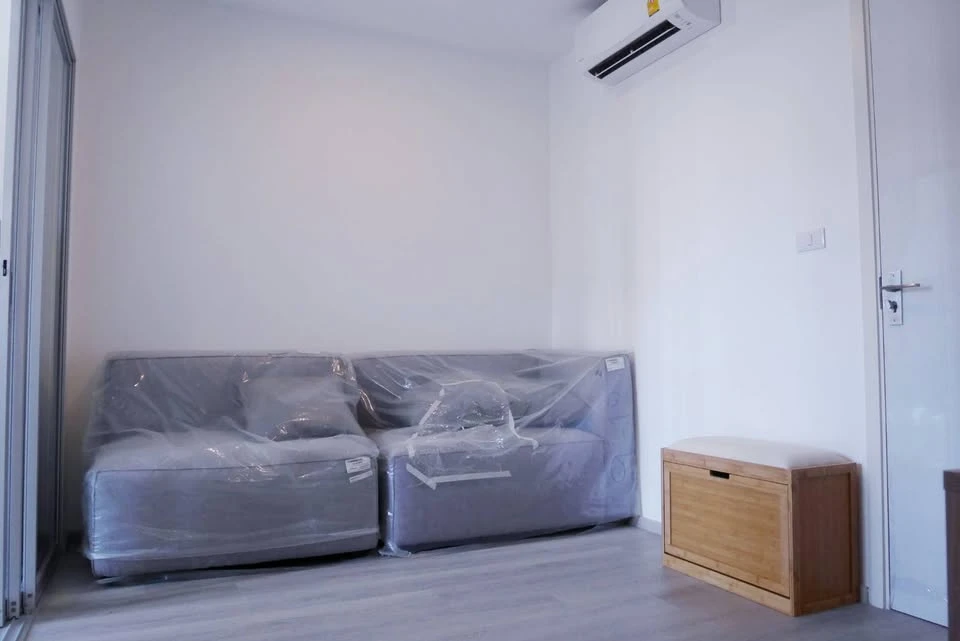 For rent, Elio Sathorn-Wutthakat 1 bedroom, 9th floor, high, black, price is being hit. If interested, hurry up and move to reserve it.
