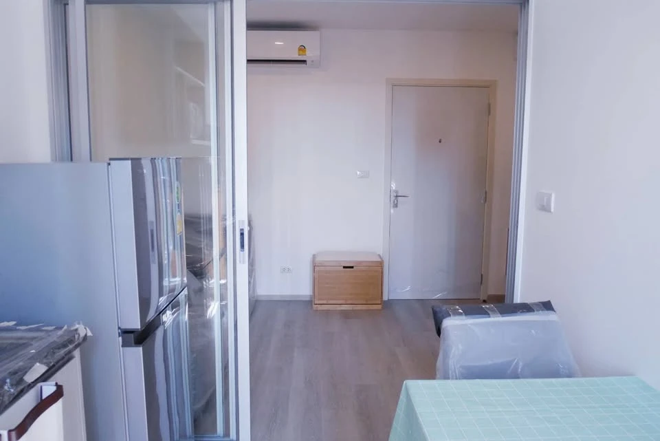 For rent, Elio Sathorn-Wutthakat 1 bedroom, 9th floor, high, black, price is being hit. If interested, hurry up and move to reserve it.