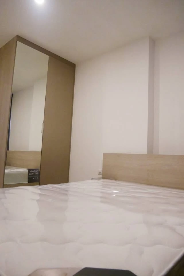 For rent, Elio Sathorn-Wutthakat 1 bedroom, 9th floor, high, black, price is being hit. If interested, hurry up and move to reserve it.