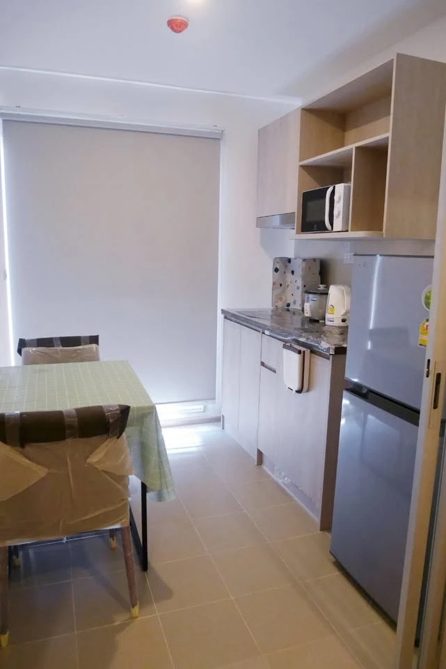 For rent, Elio Sathorn-Wutthakat 1 bedroom, 9th floor, high, black, price is being hit. If interested, hurry up and move to reserve it.