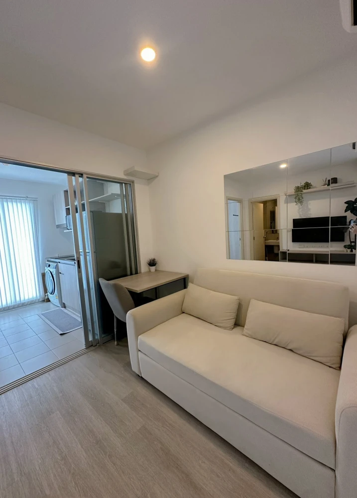 For rent: Elio Sathorn-Wutthakat, 1 bedroom, 1 bathroom, fully furnished. Just bring your bags and move in!