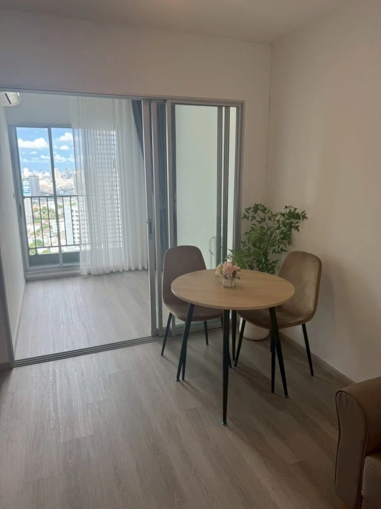 For rent Elio Sathorn-Wutthakat, 38th floor, high floor, fully furnished, ready to move in. Interested, hurry and book now, don't miss out.