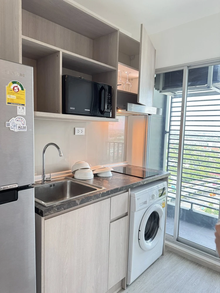 Elio Sathorn-Wutthakat for rent, high floor, ready to move in + full amenities, just bring your suitcase. Hurry and reserve before it's gone.
