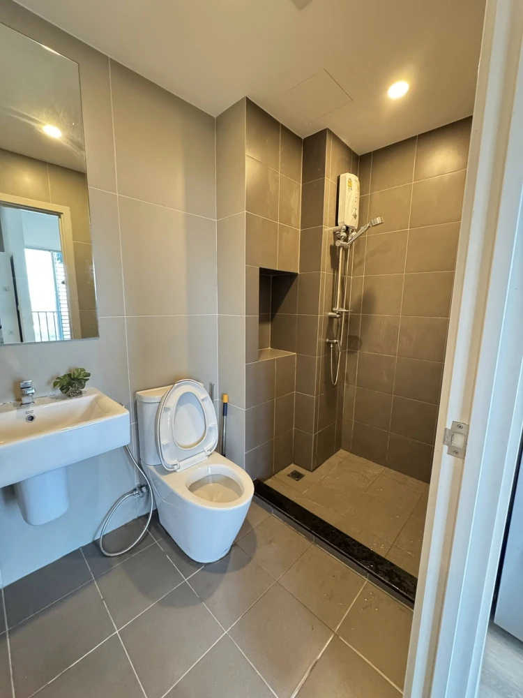 Elio Sathorn-Wutthakat for rent, high floor, ready to move in + full amenities, just bring your suitcase. Hurry and reserve before it's gone.