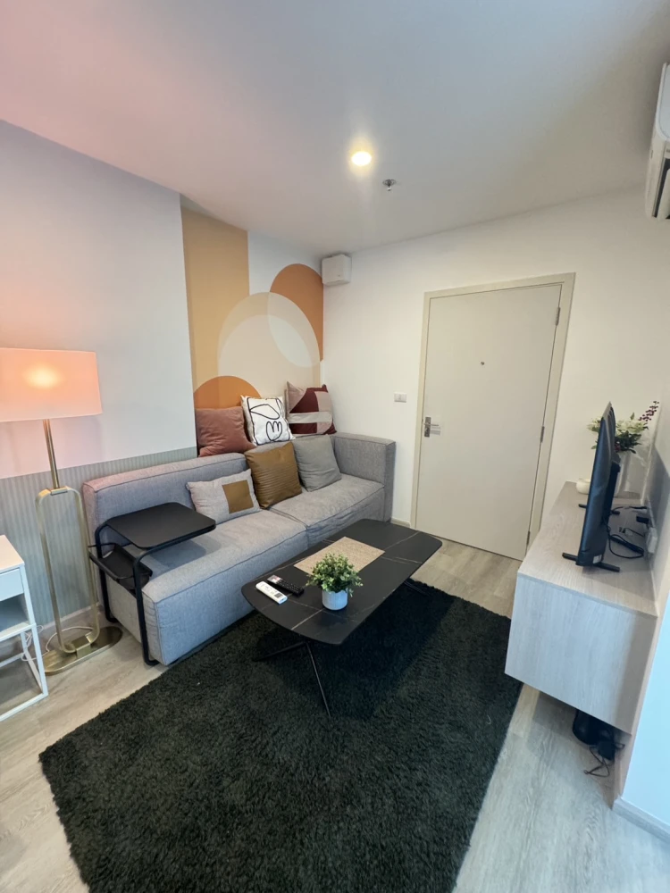 For rent Elio Sathorn-Wutthakat, nice room, good location, fully furnished, just bring your bags and move in.