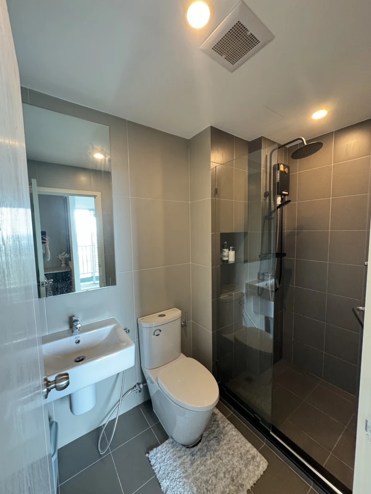 For rent Elio Sathorn-Wutthakat, nice room, good location, fully furnished, just bring your bags and move in.