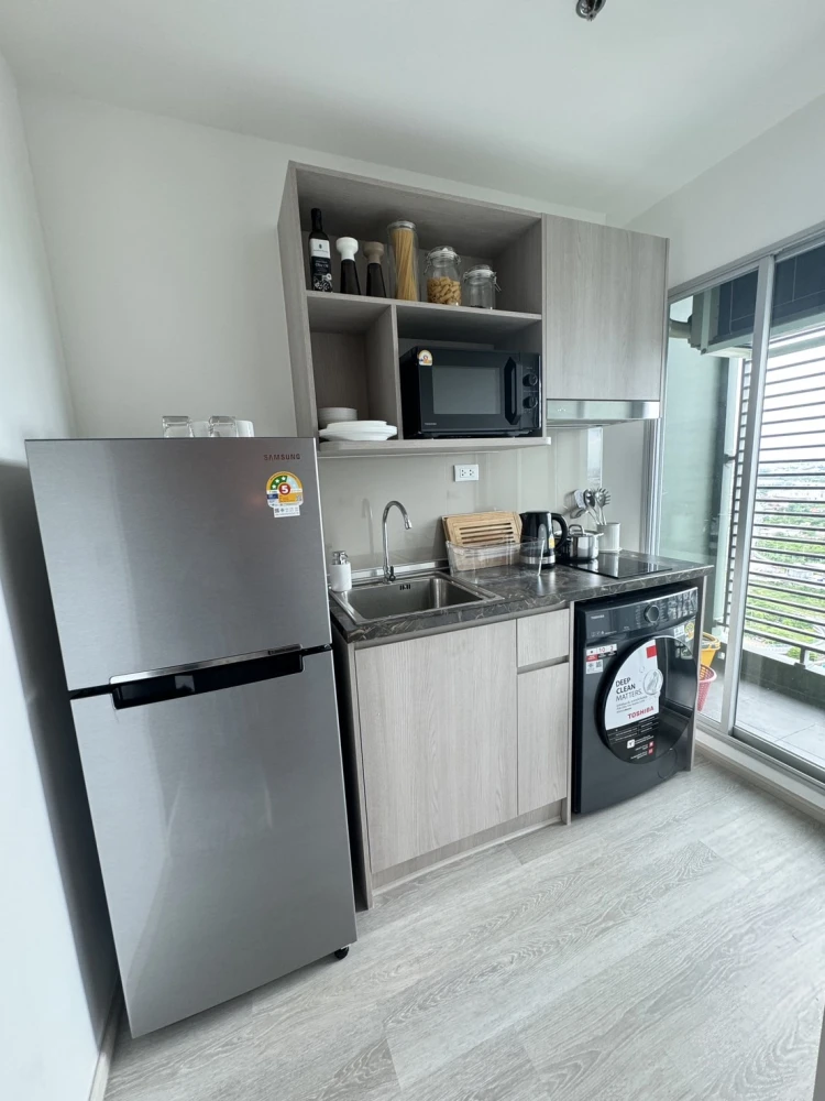 For rent Elio Sathorn-Wutthakat, nice room, good location, fully furnished, just bring your bags and move in.