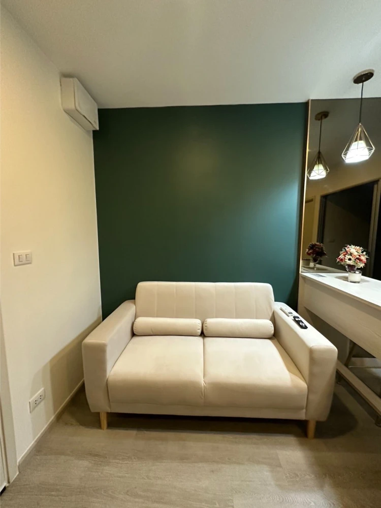 For rent: Elio Sathorn-Wutthakat. A lovely room in a prime location, with coordinated decor and complete amenities. Book now!