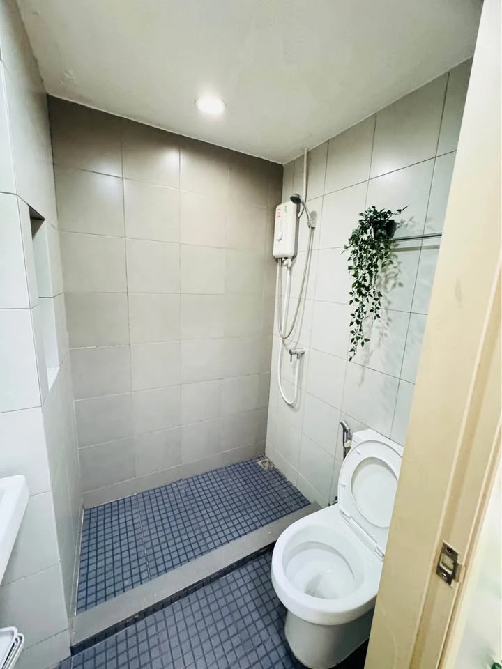 For rent: ELIO Sukhumvit 64, nice room, good location, comes with complete furniture and facilities. Book now.