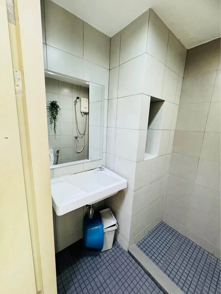 For rent: ELIO Sukhumvit 64, nice room, good location, comes with complete furniture and facilities. Book now.