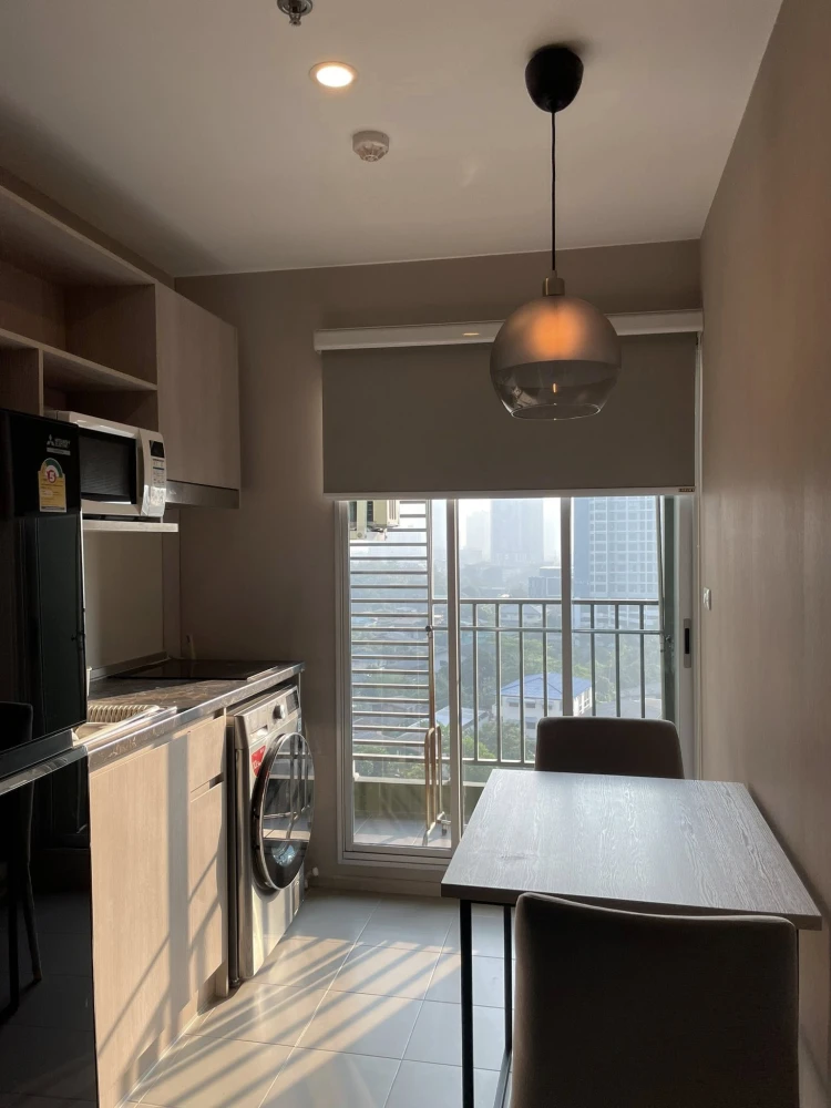 For rent: Elio Sathorn-Wutthakat. Nice room, fully furnished with appliances. Special price available! Book now!