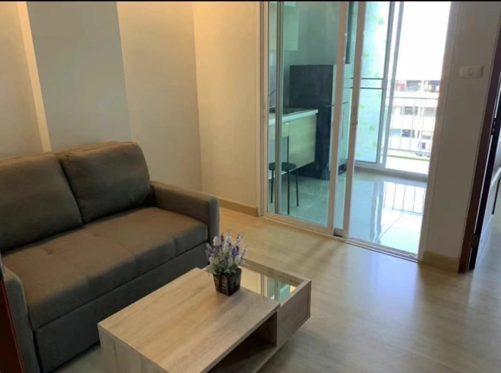 For rent: Emerald Residence Ratchada, 1 bedroom, 1 bathroom, 6th floor, fully furnished, just bring your bags and move in!