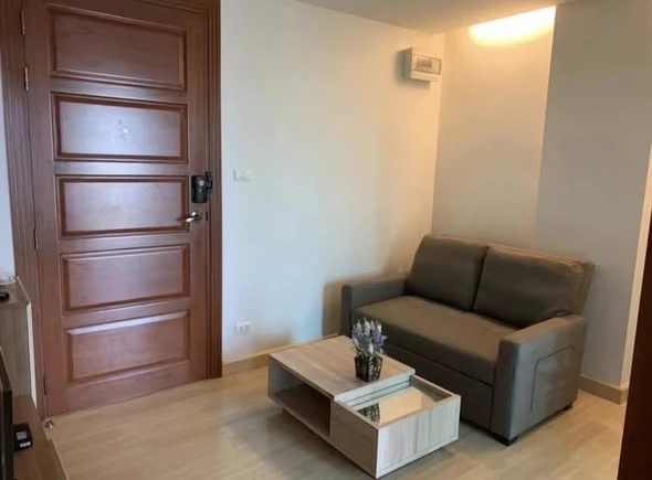 For rent: Emerald Residence Ratchada, 1 bedroom, 1 bathroom, 6th floor, fully furnished, just bring your bags and move in!