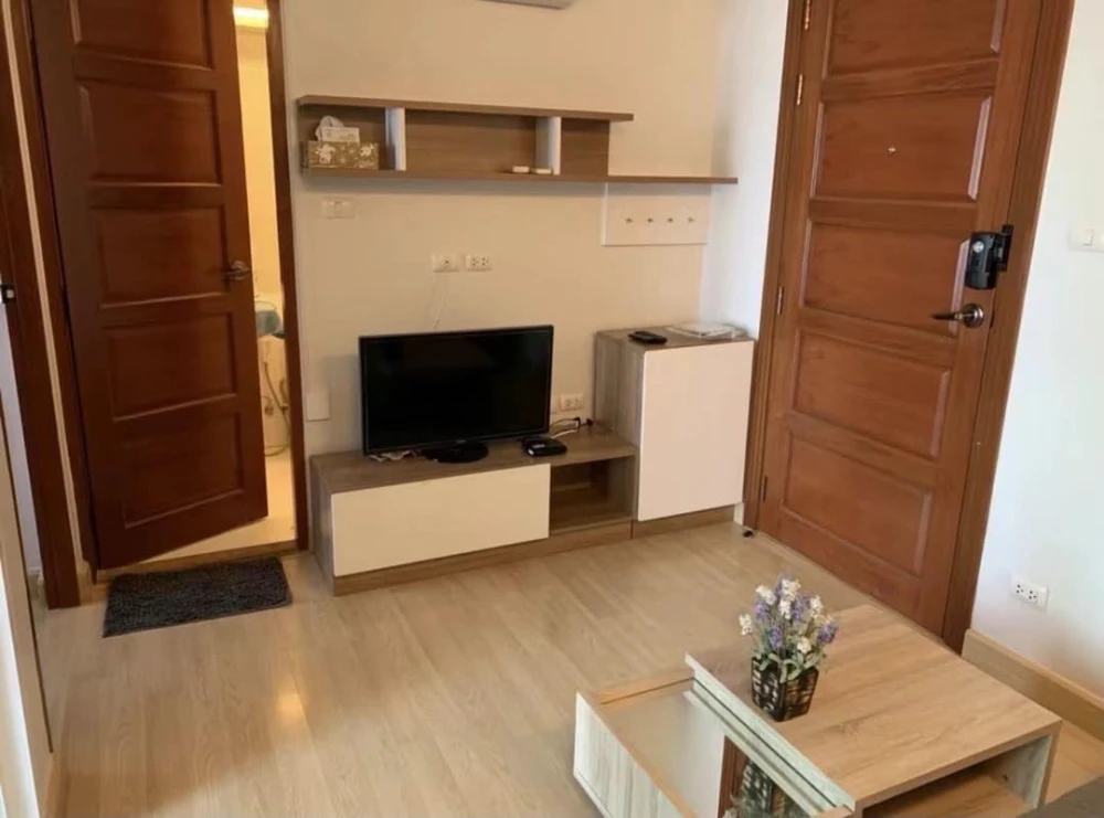 For rent: Emerald Residence Ratchada, 1 bedroom, 1 bathroom, 6th floor, fully furnished, just bring your bags and move in!