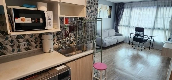 For rent Episode Phaholyothin-Sapanmai corner room, beautiful view, fully furnished, convenient transportation, must arrange.