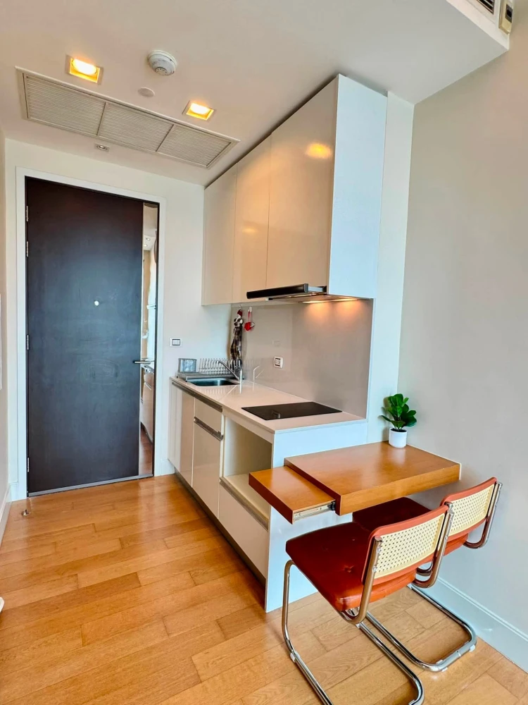 For rent: Equinox Phahol-Vibha, 31st floor, city view, fully furnished, very livable. Book now!