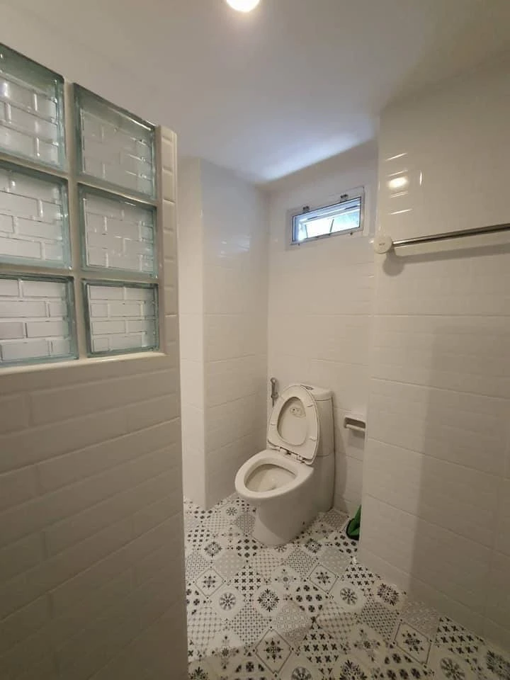 For rent Escape Condominium Sukhumvit 101/1, 4th floor, garden view, private corner room, electrical appliances, complete furniture, ready to move in